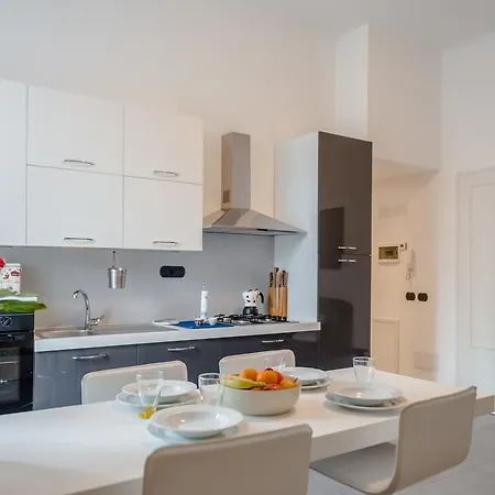 Loreto & Piola White Flat Apartman