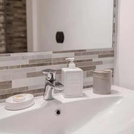 Loreto & Piola White Flat Apartman